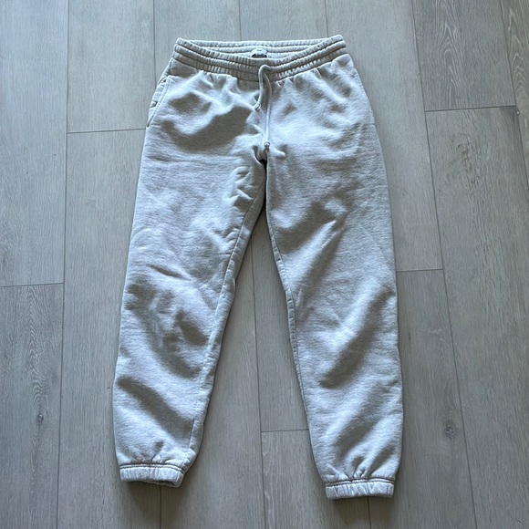 TNA Pants - TNA by Aritzia Light Heather Grey Sweatpants Sz Small